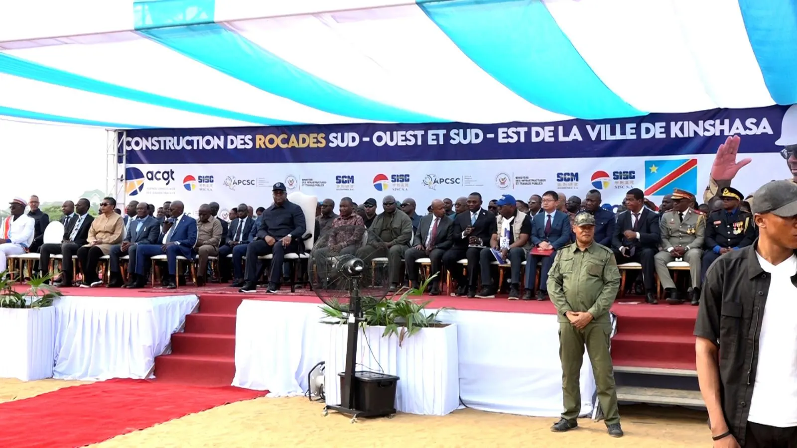 Tribune officielle du lancement des Rocades de Kinshasa